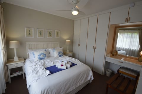 Finch Cottage - queen with en suite and divan bed in sitting room $100-$130 B&B