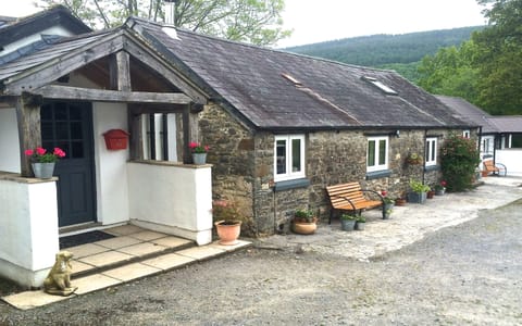 Gorlech Cottage entrance porch.