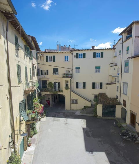 The tiny private courtyard ''Corte Gallo''