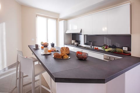 Fully fitted kitchen with all mod cons!