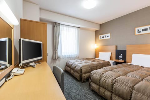 Room, 2 Twin Beds, Non Smoking | Desk, laptop workspace, blackout drapes, soundproofing