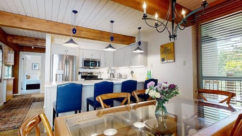 Dining Room and Breakfast Bar