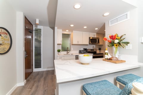 Functional kitchen with a quartz countertop