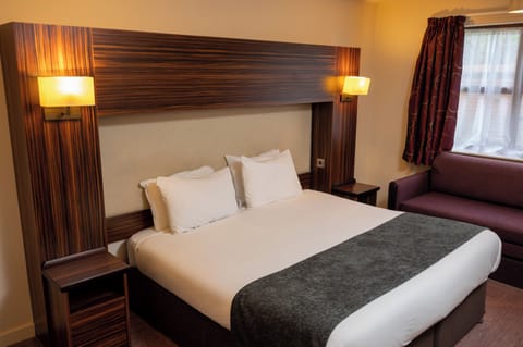 Double Room | Desk, iron/ironing board, free WiFi, bed sheets