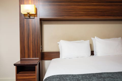 Double Room | Desk, iron/ironing board, free WiFi, bed sheets