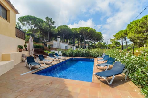 lovely sunny private pool