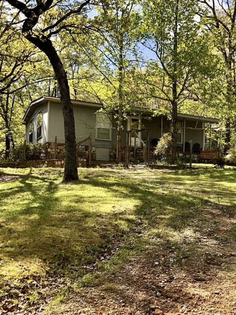 Front with fenced in yard