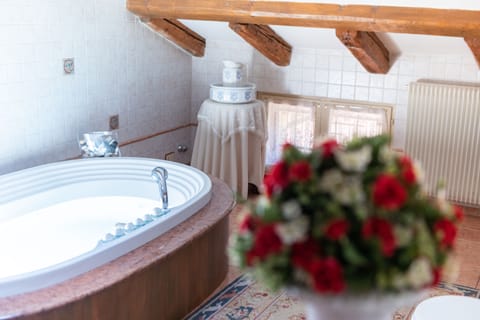 Loft, 2 Bedrooms, Non Smoking | Bathroom | Free toiletries, hair dryer, slippers, bidet