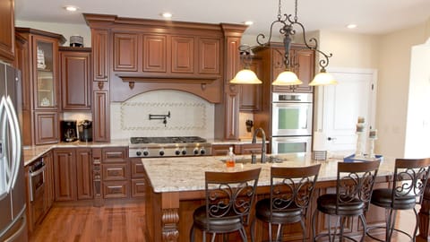 Main floor-Gourmet kitchen bar side seating for 4