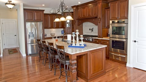 Main Floor-kitchen seating for 4