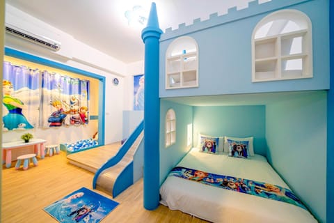 Romantic Quadruple Room | Individually decorated, individually furnished, desk, soundproofing