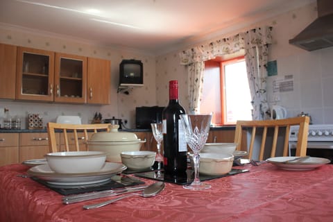 Cottage, 3 Bedrooms | 3 bedrooms, desk, soundproofing, iron/ironing board