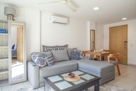 Condo - Image 2