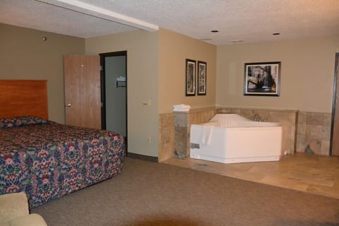 Romantic Single Room | Desk, laptop workspace, blackout drapes, iron/ironing board