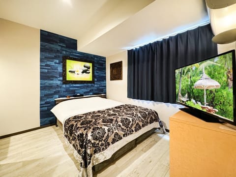 Moderate Double Room, Smoking | WiFi (free), bed sheets