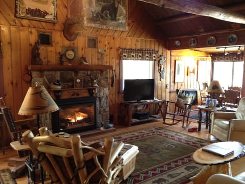 Livingroom with gas fireplace.