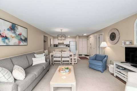 Open-concept layout with dining + lounge