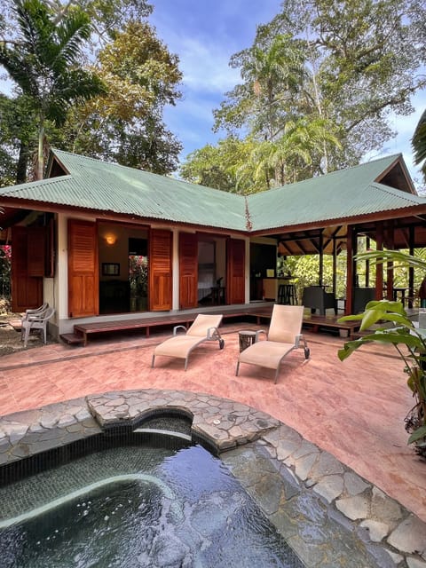 Luxury rainforest experience at Casa del Bosque, Geckoes Lodge.