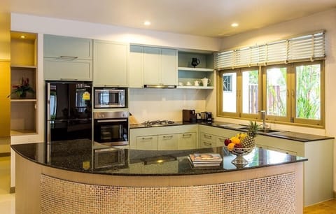 Family Villa | Private kitchen | Fridge, microwave, oven, stovetop