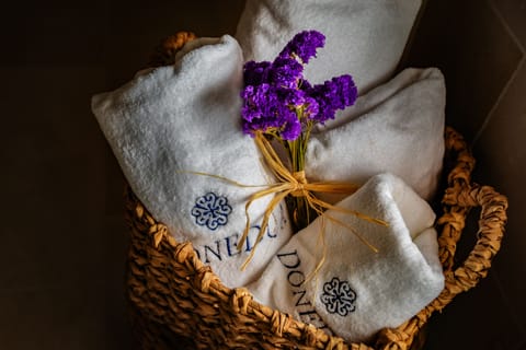 Shower, bidet, towels