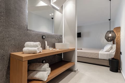 Executive Room with Garden View | Premium bedding, in-room safe, desk, blackout drapes