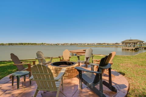 Willis Vacation Rental | 4BR | 3.5BA | 2,900 Sq Ft | Step-Free Access