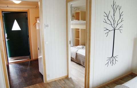 Individually furnished, desk, free WiFi, bed sheets