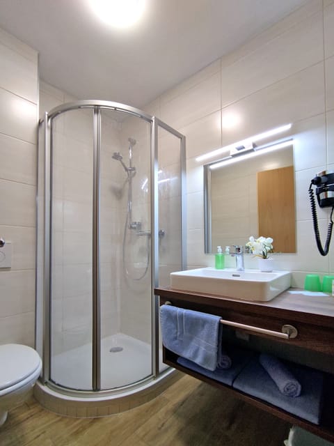 Standard Double Room | Bathroom | Shower, hair dryer, towels, soap