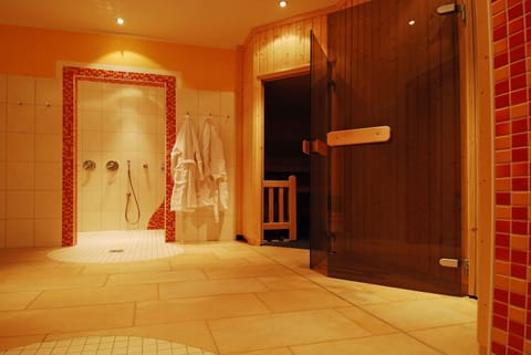 Sauna, 1 treatment room, massages