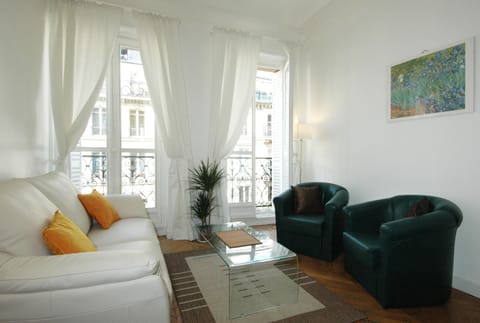 Full of light livingroom