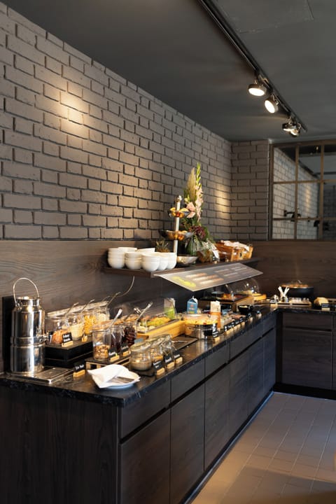 Daily buffet breakfast for a fee