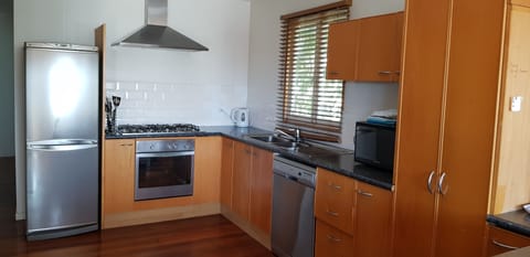 Cedar Lookout: 5-Bedroom Home (including 1 Tri-Bunk) | Private kitchen | Full-size fridge, microwave, oven, stovetop