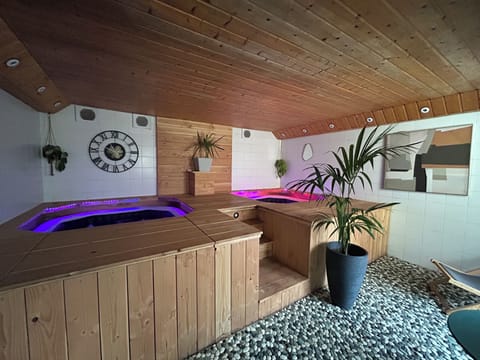 Indoor spa tub