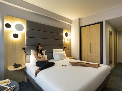 Premium bedding, down comforters, minibar, in-room safe