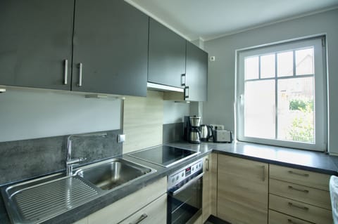Apartment, 2 Bedrooms | Private kitchen | Fridge, microwave, oven, stovetop