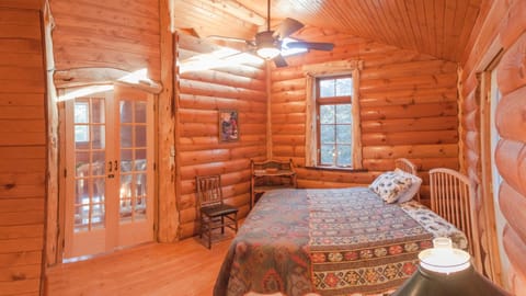 Trails and Suite- Non Smoking, Partial Lake View | Free WiFi, bed sheets