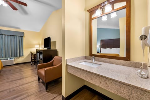 Desk, free WiFi, bed sheets