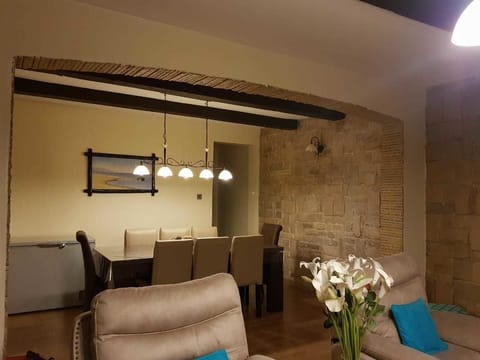 Comfort Villa, Non Smoking | Living area | Flat-screen TV