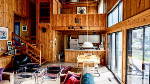 Living Room / Dining