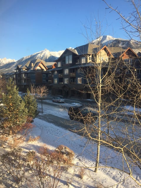 Aurora 225 managed Exclusively by Rockies Rentals