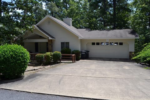 8AlarWy-Front view 1