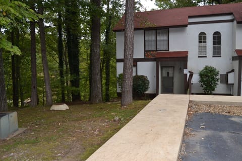 149LaviLn-Front view
