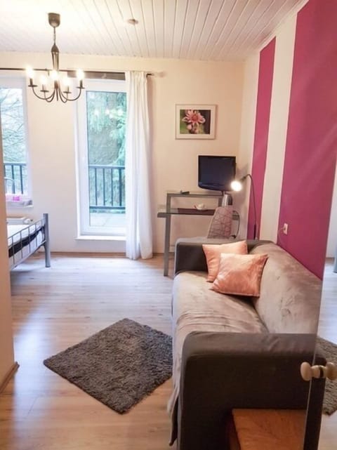 Single Room | In-room safe, individually decorated, individually furnished, desk