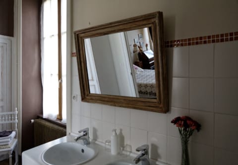 Comfort Room, Garden View | Bathroom sink