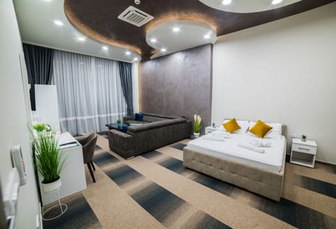 Deluxe Apartment | Premium bedding, memory foam beds, in-room safe, blackout drapes