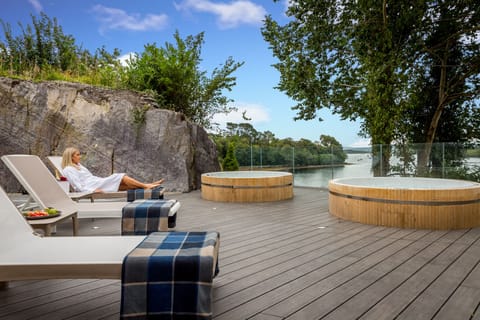 Couples treatment rooms, sauna, hot tub