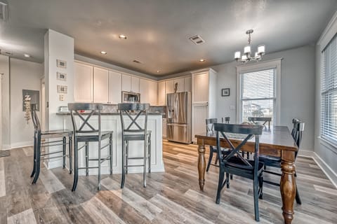 Additional seating at breakfast bar