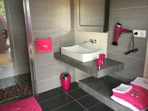 Superior Room | Bathroom | Shower, free toiletries, hair dryer, bathrobes
