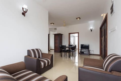 Apartment, 3 Bedrooms, Non Smoking | Living room