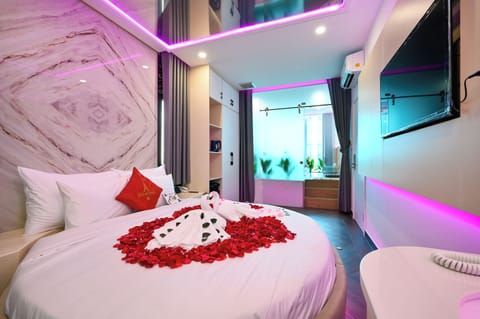 Luxury Double Room | Minibar, desk, blackout drapes, soundproofing